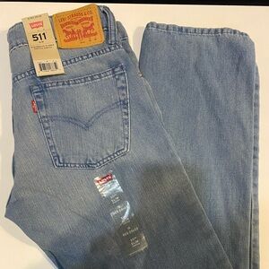 Girl Levi 511 Slim Jeans size 16(28x28) 
New Tags attached. 
Slim fit through.